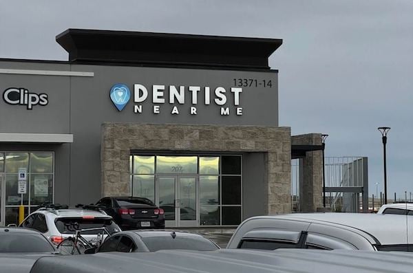 A dentist office using the name "Dentist Near Me" for an SEO benefit